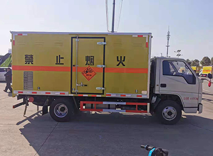 莱西爆破器材运输车工人安全操作规范与智能技术保障